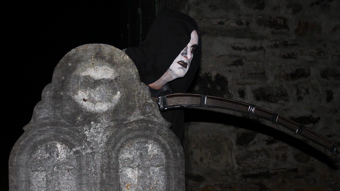 Des fantômes hantent le cimetière