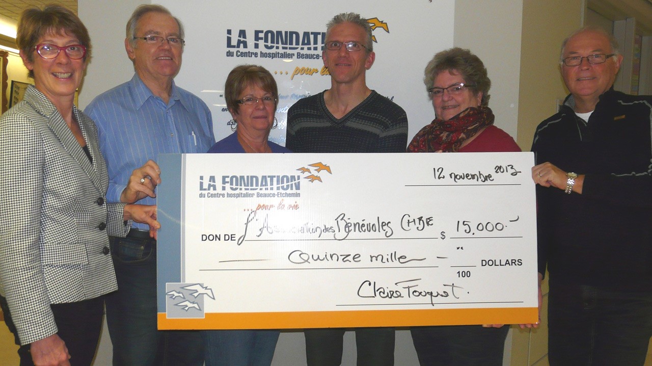 Les membres du conseil d’administration de l’Association des bénévoles du C.H.B.E., madame Claire Fouquet, monsieur Reynald Gilbert, madame Louisette Beaudoin, monsieur Francis Paquet, madame Denise Paré et monsieur Denis Leclerc, administrateur de la Fondation du CHBE.