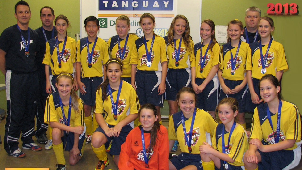 Ariane Gagné, Laurie Maheux, Juliette Chouinard, Amélie Prévost, Anne-Frédérick Boisvert, Coralie Bélanger, Anne-Sophie Fortin, Anne-Sophie Veilleux, Juliette Veilleux, Sandrine Dumas, Noalie Grondin, Catherine Busque, Léa McCollough et Alicia Lapointe (coachs et responsables d'équipe : Éric Prévost, Jean-Claude Gagné et Xavier Bouhy)