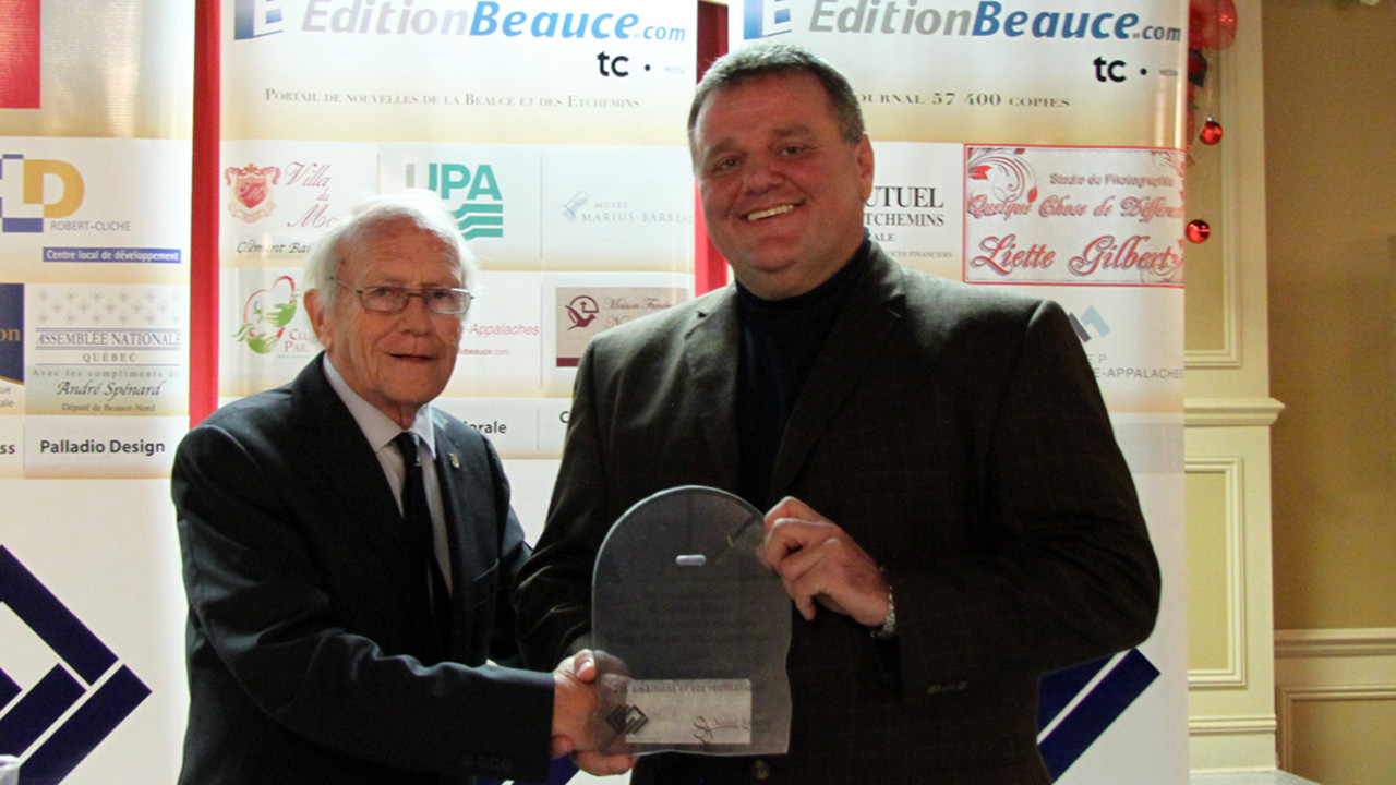 Le maire de Saint-Joseph, Michel Cliche, et le conférencier Sylvain Gilbert, président du Groupe GCS Société immobilière