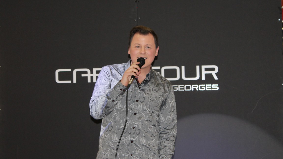 Maxime a chanté "Nous nous reverrons" au Carrefour Saint-Georges