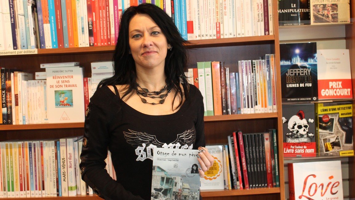 Mme Chantal Laplante avec son roman autobiographique : "Otage de mon père".