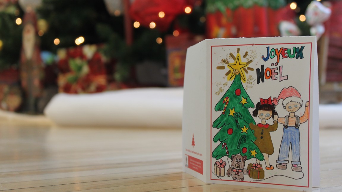 Un atelier sur le bricolage de cartes de Noël a eu lieu