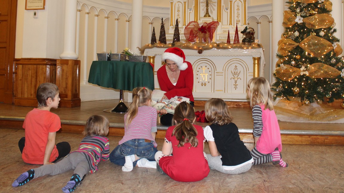Un conte de Noël a été lu aux enfants présents
