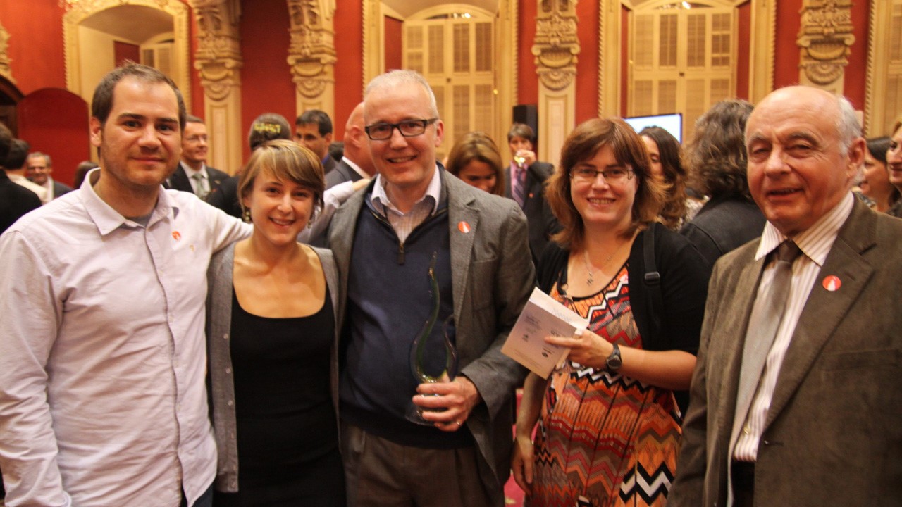 M. Jérôme Dupras, bassiste des Cowboys Fringants et président de la Fondation Cowboys fringants, Mme Françoise Bellemare, de la Fondation Cowboys Fringants, M. Jean Poulin, président de l’APMHC, Mme Dominique Lamarre, secrétaire-trésorière de l’APMHC, M. André Roy, administrateur de l’APMHC et président de Forêt protéger .