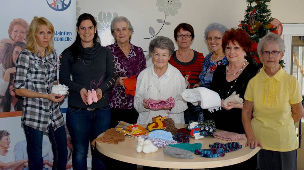Mmes Nathalie Poulin, propriétaire de la Villa du Pont, Noémie Lessard du Club Parentaide, les bénévoles, Claire-Annette Lapointe, Denise Boulet, Céline Giroux, Françoise Jolin, Lily Gilbert et Brigitte Tremblay.