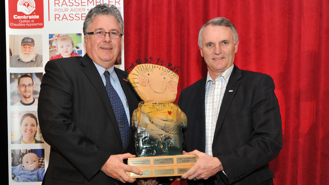 Denis Bouchard, vice-président au développement des affaires chez Les Constructions Beauce Atlas, et Patrick Morissette, président de MAB Profil et de la Division Beauce-Les Etchemins au sein du cabinet de campagne Centraide 2012.