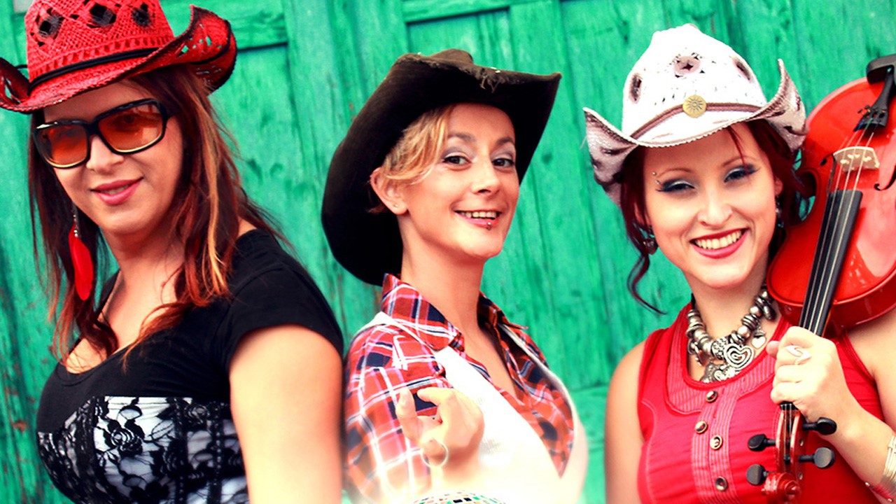 Soleil de fou sera l'une des formations invitées. On aperçoit Michelle Lambert, Annick Leclerc et Johanne Aubé.