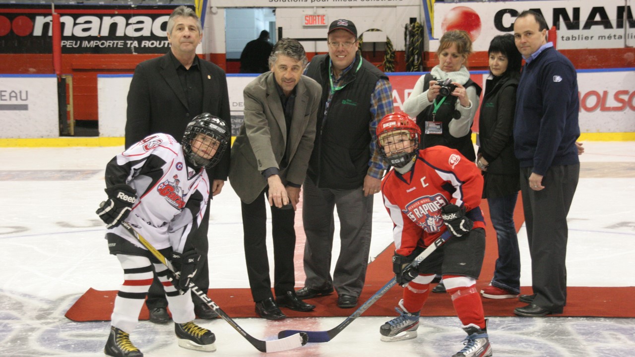 La mise au jeu officielle ayant lancé le tournoi à Saint-Georges.