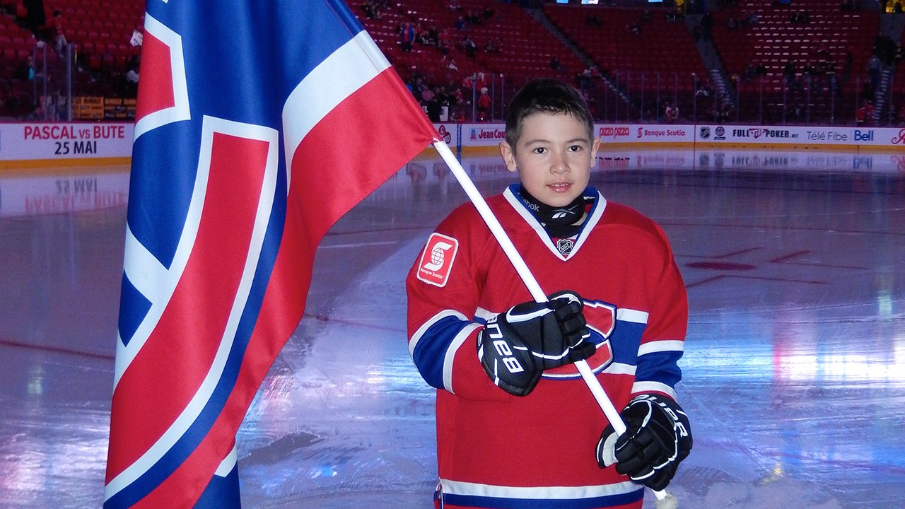 Le jeune Antoine Quirion  dans l'uniforme des Canadiens.