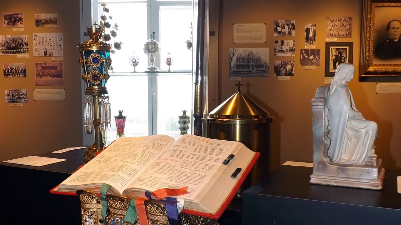 Le Musée a un rôle de promotion, de diffusion et de préservation du patrimoine culturel des Beaucerons.