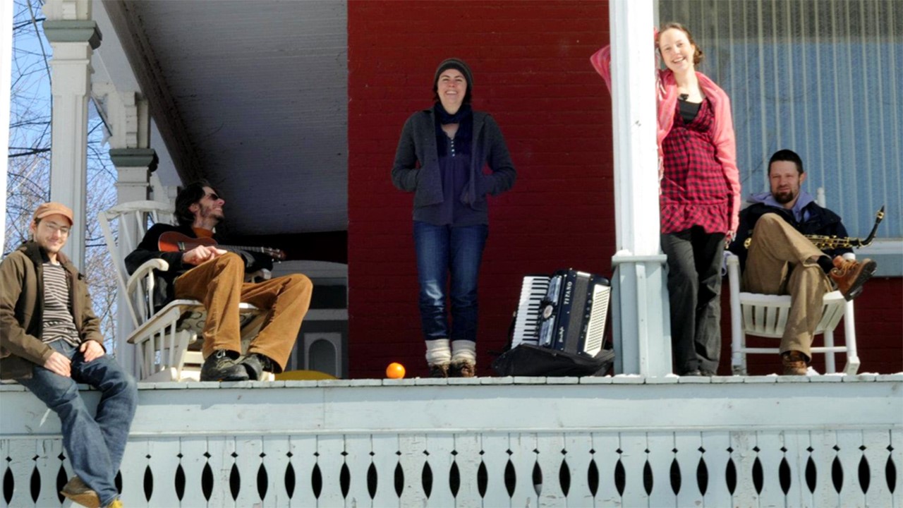 De gauche à droite : Simon Beauséjour, Alexandre Maheux,Édith Beauséjour, Marie-Pier Landry et Théo Forest-Laplante.