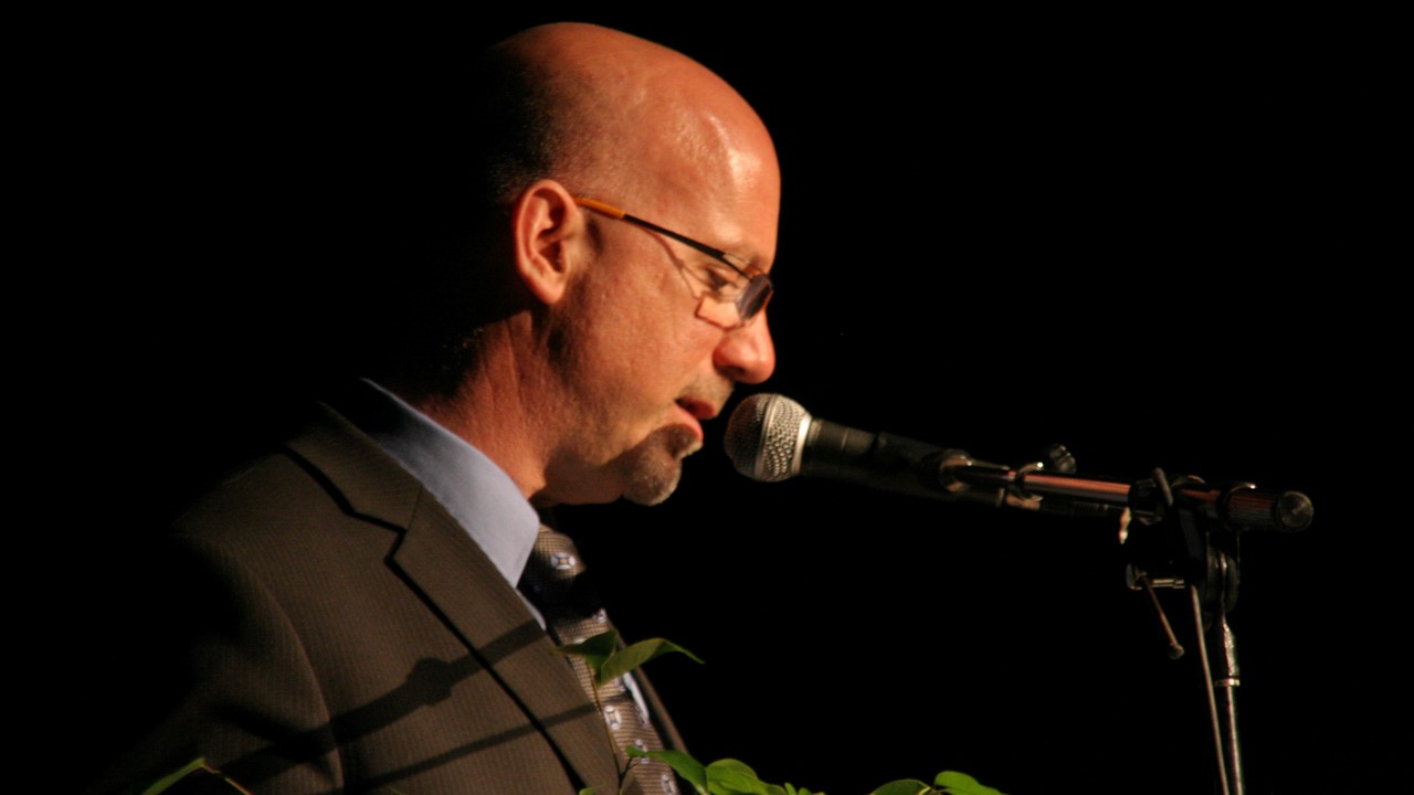 Le président du conseil d'administration Walter Pozer assurait les transitions entre les participants.