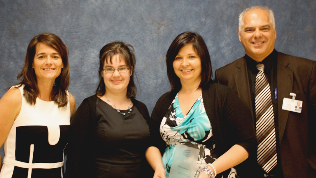 Marie-Claude Bélanger, directrice générale du CSSSB, Claudine Poulin, nutrionniste et Sonya Mathieu, infirmière, toutes deux intervenantes au Centre d’abandon tabagique et Steve Gormley, directeur du programme Santé physique et sociale générale du CSSSB.