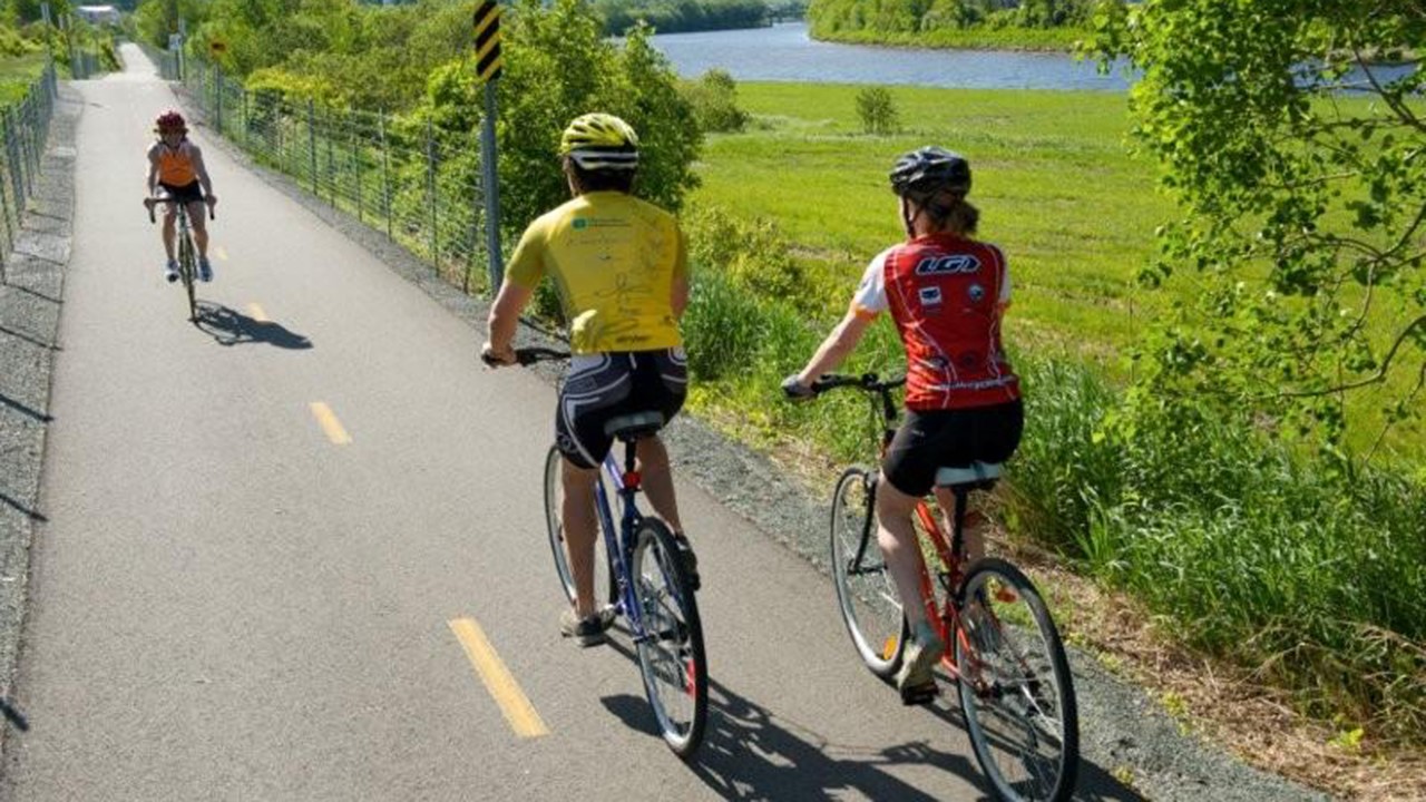 Piste cyclable en Robert-Cliche : La construction sur la voie ferrée débutera en 2014