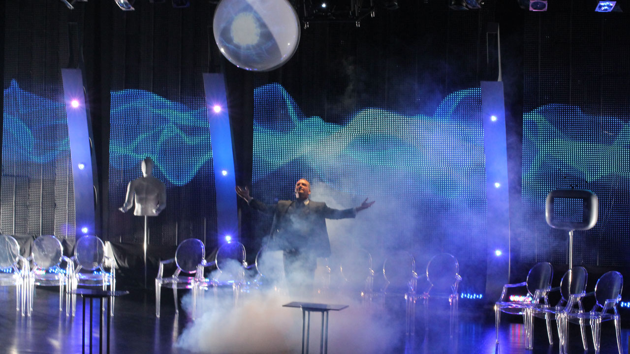 Intemporel  est le dernier spectacle de l'artiste Messmer