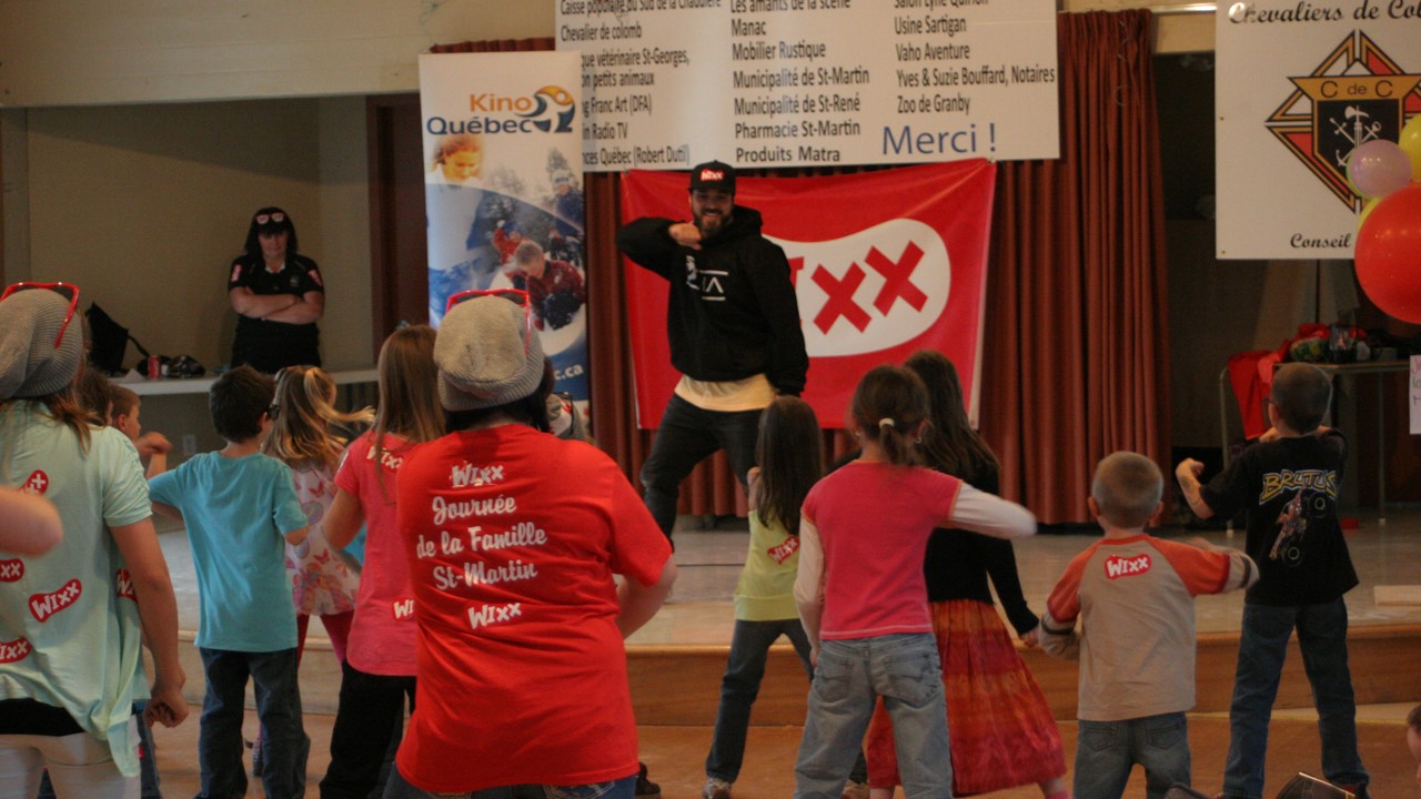 Davy Boisvert fait danser les familles à Saint-Martin
