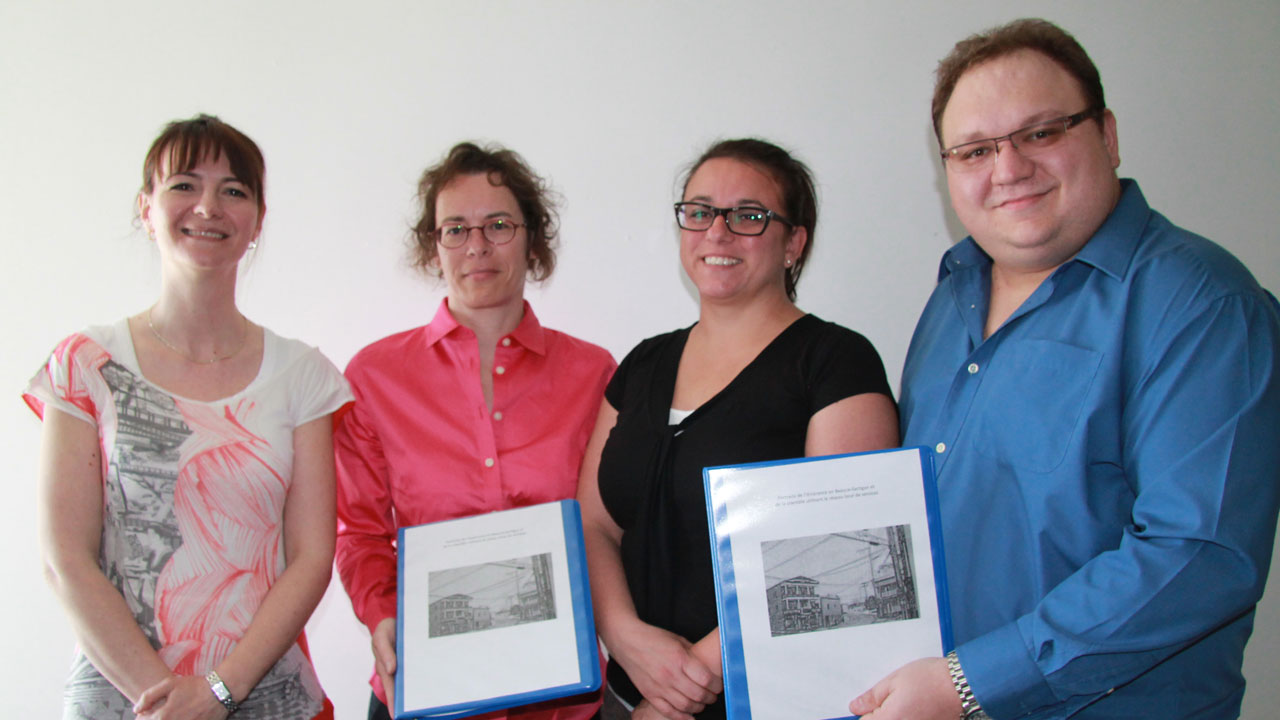 Cathy Fecteau, directrice d'Au Bercail, Francine Ferland, psychologue et chercheuse, Nadine Blanchette-Martin, agente de planification, programmation et recherche et Tommy Poulin.