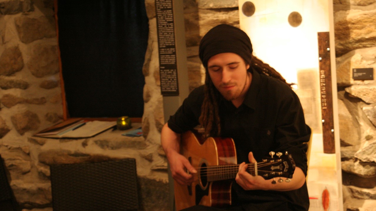 Le musicien Gabriel Donais assurait l'ambiance.