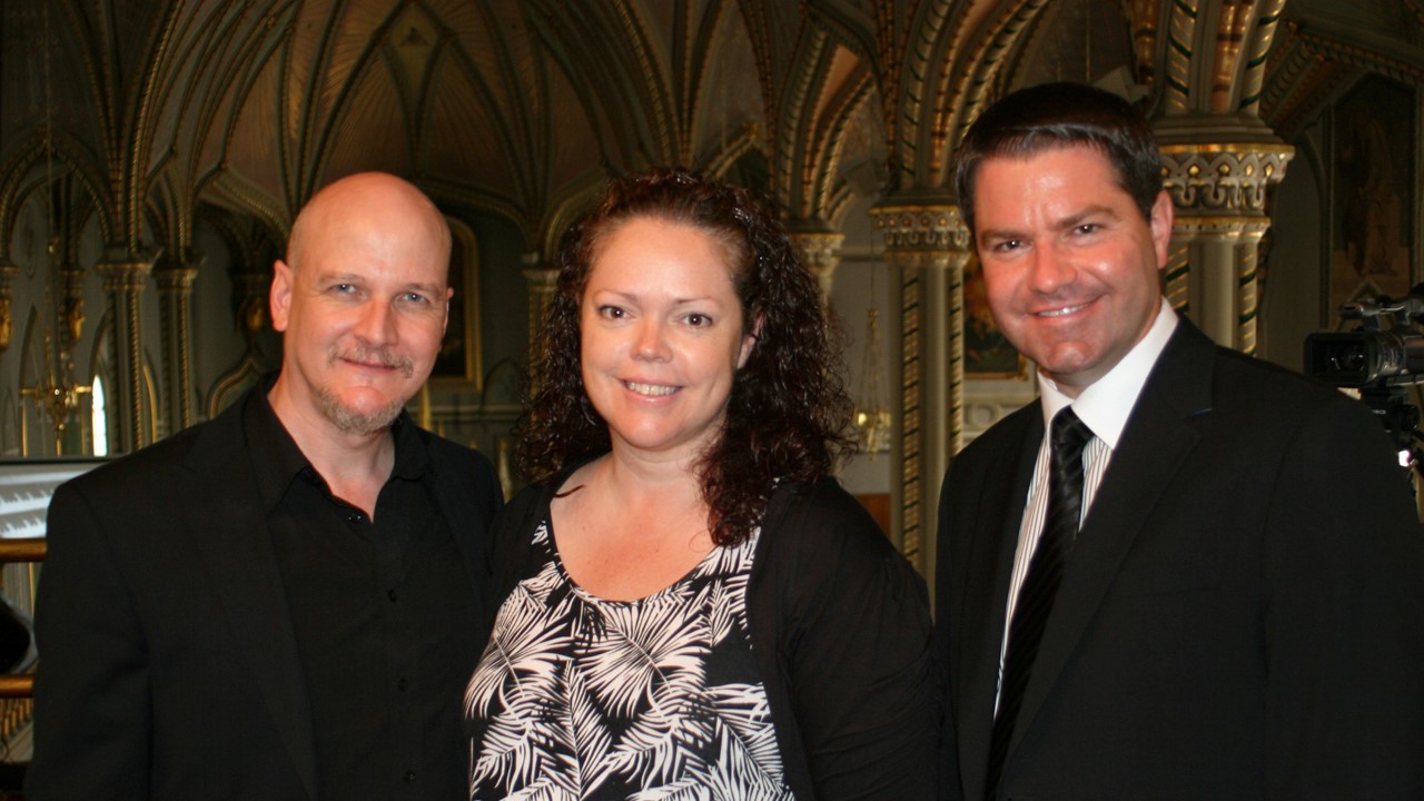 Le chef David Rompré, la soprano Luce Vachon et le directeur artistique du Festival Dominique Gagnon.