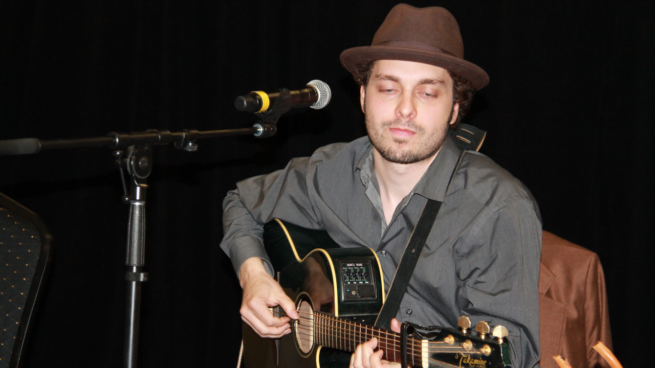 Feber E. Coyote montera un spectacle western avec Olivier Turcotte.