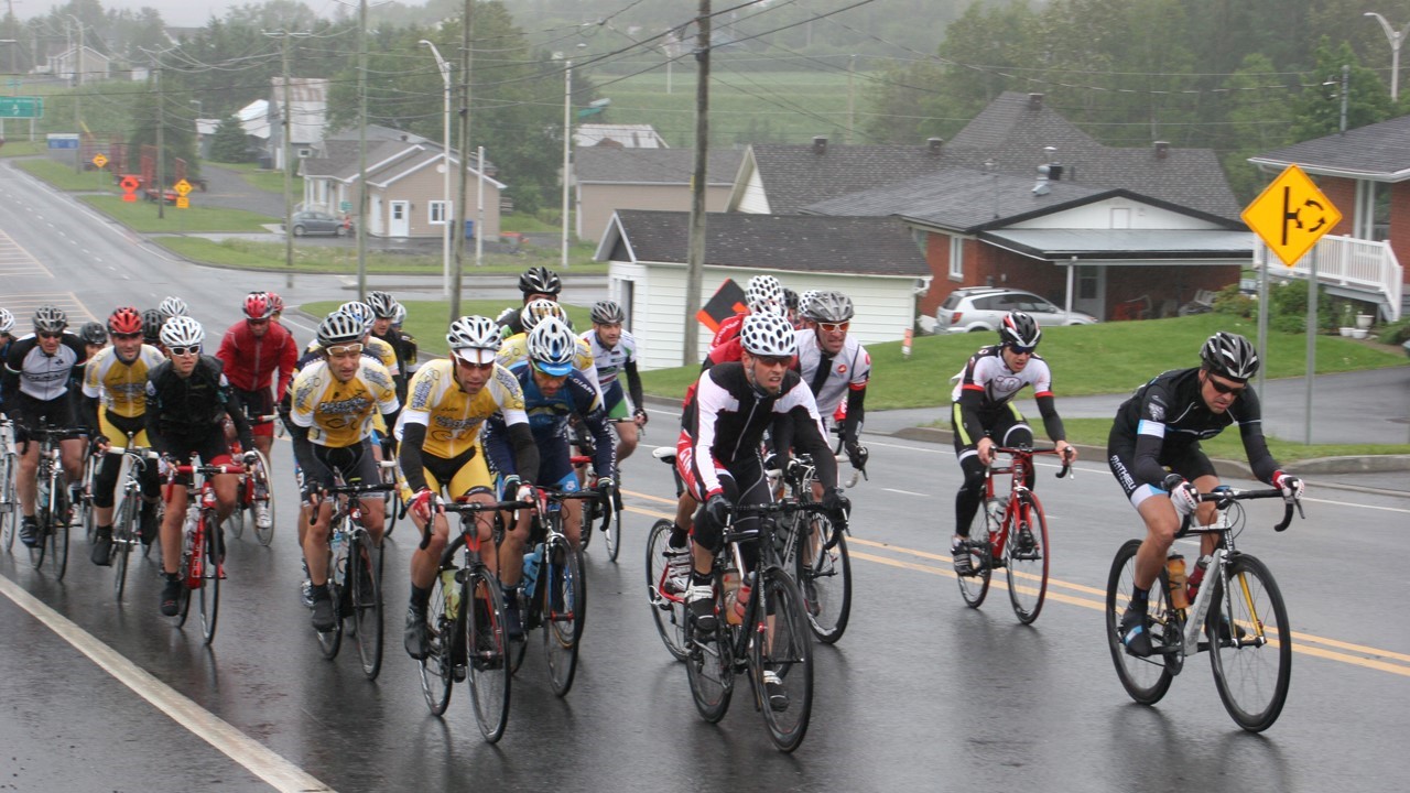 La pluie n'a pas refroidi les ardeurs des participants.