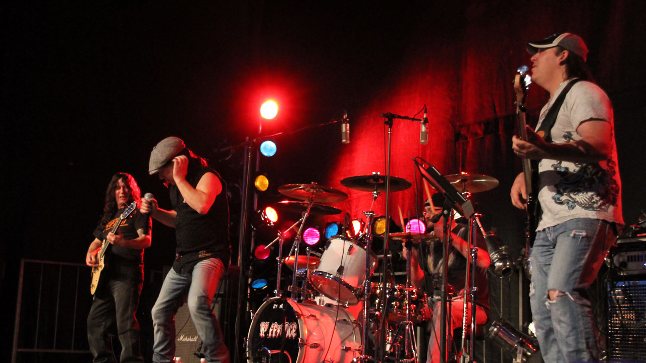 AC/DC avec Ruff Edge