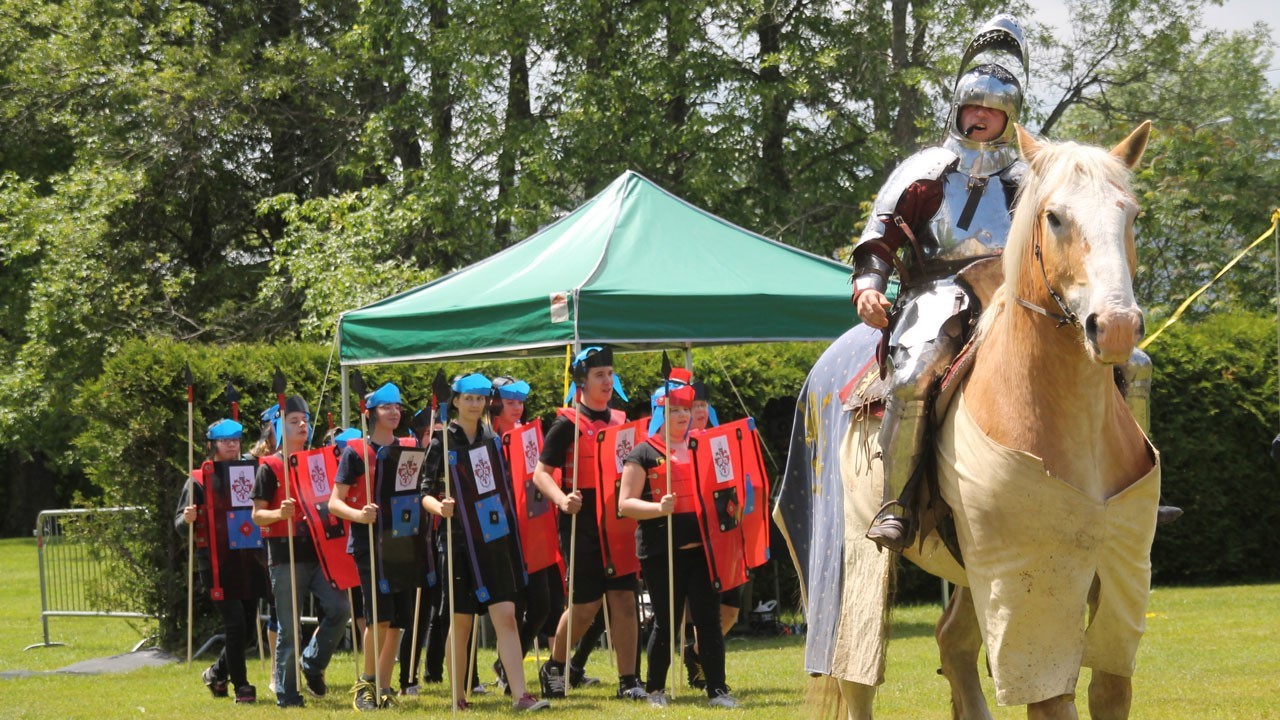 L'armée et le chevalier.