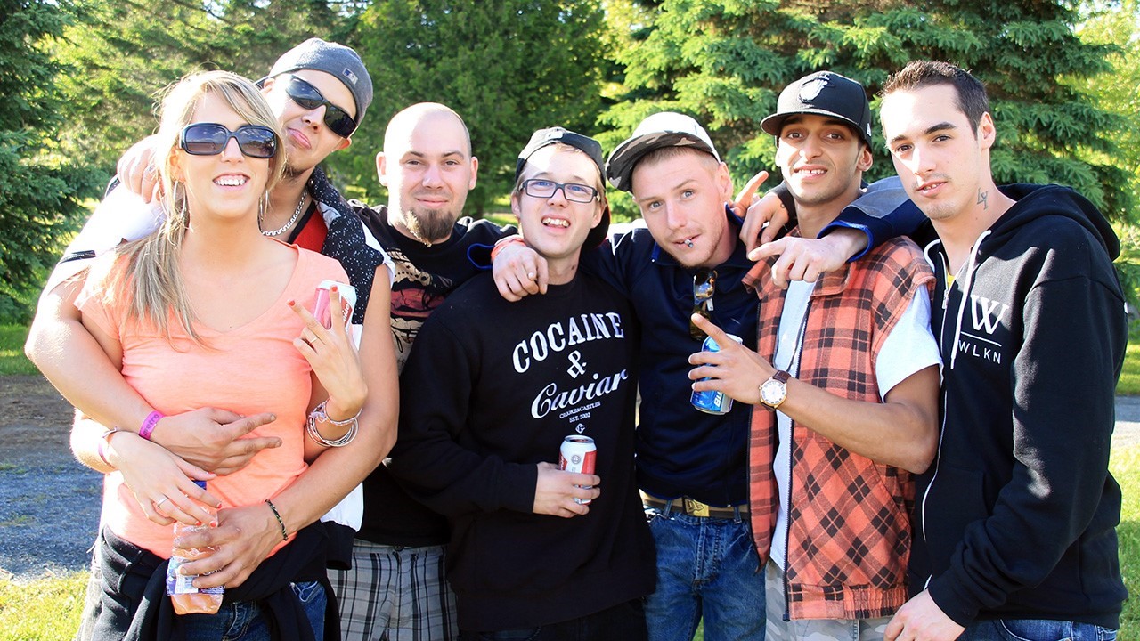 Une bande d'amis venus pour le plaisir à Lac-Etchemin.