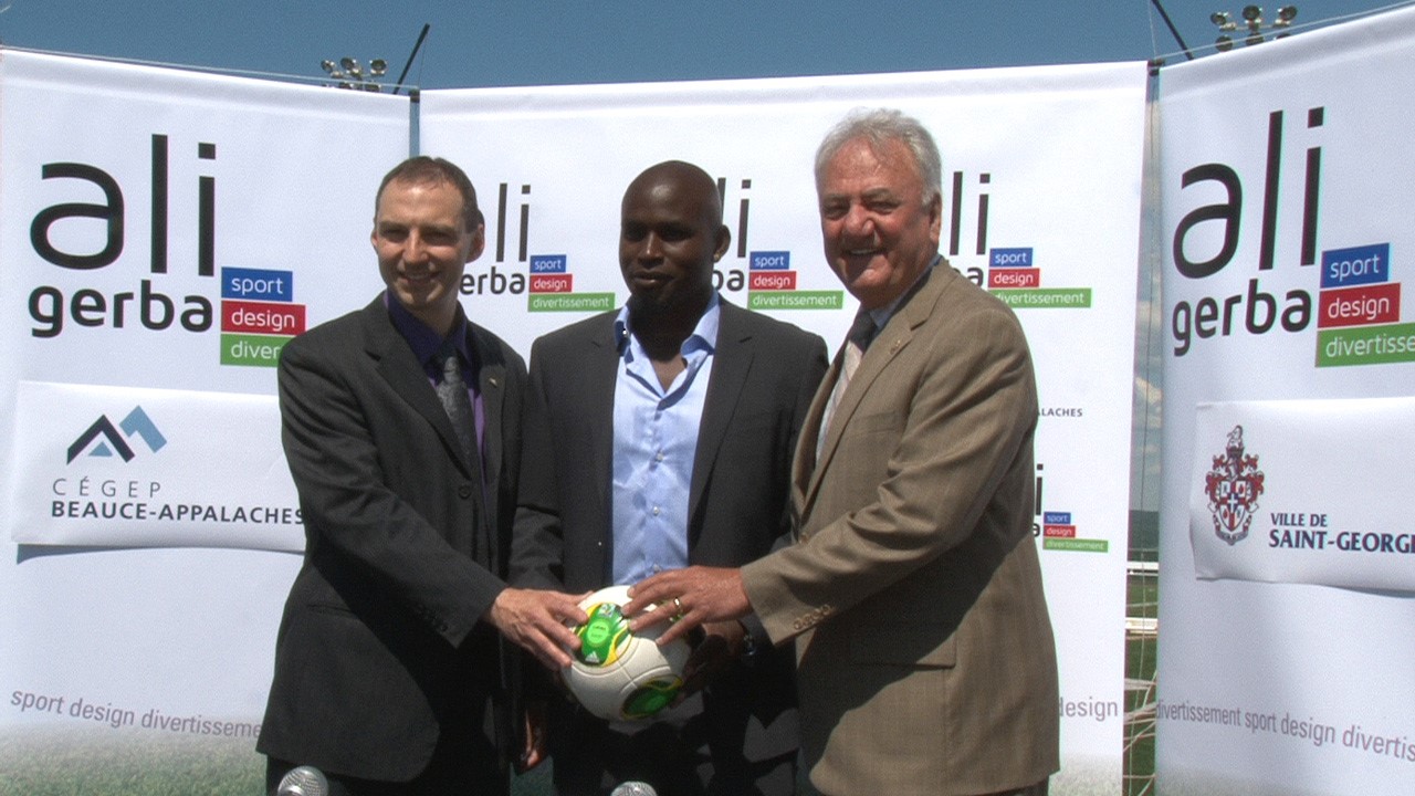 Le Groupe Ali Gerba, en collaboration avec Ville Saint-Georges et le Cégep Beauce-Appalaches, annonçait ce matin le développement d’un Soccerplex et d’une Académie de soccer international ici même à Saint-Georges. De gauche à droite: Marco Gagné, président du cégep Beauce-Appalaches, Ali Gerba, ainsi que François Fecteau, maire de Saint-Georges.