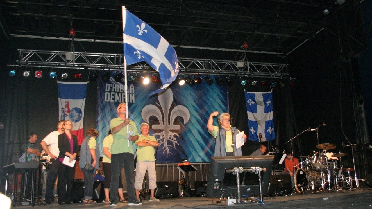 Un hommage au drapeau a été fait sur scène