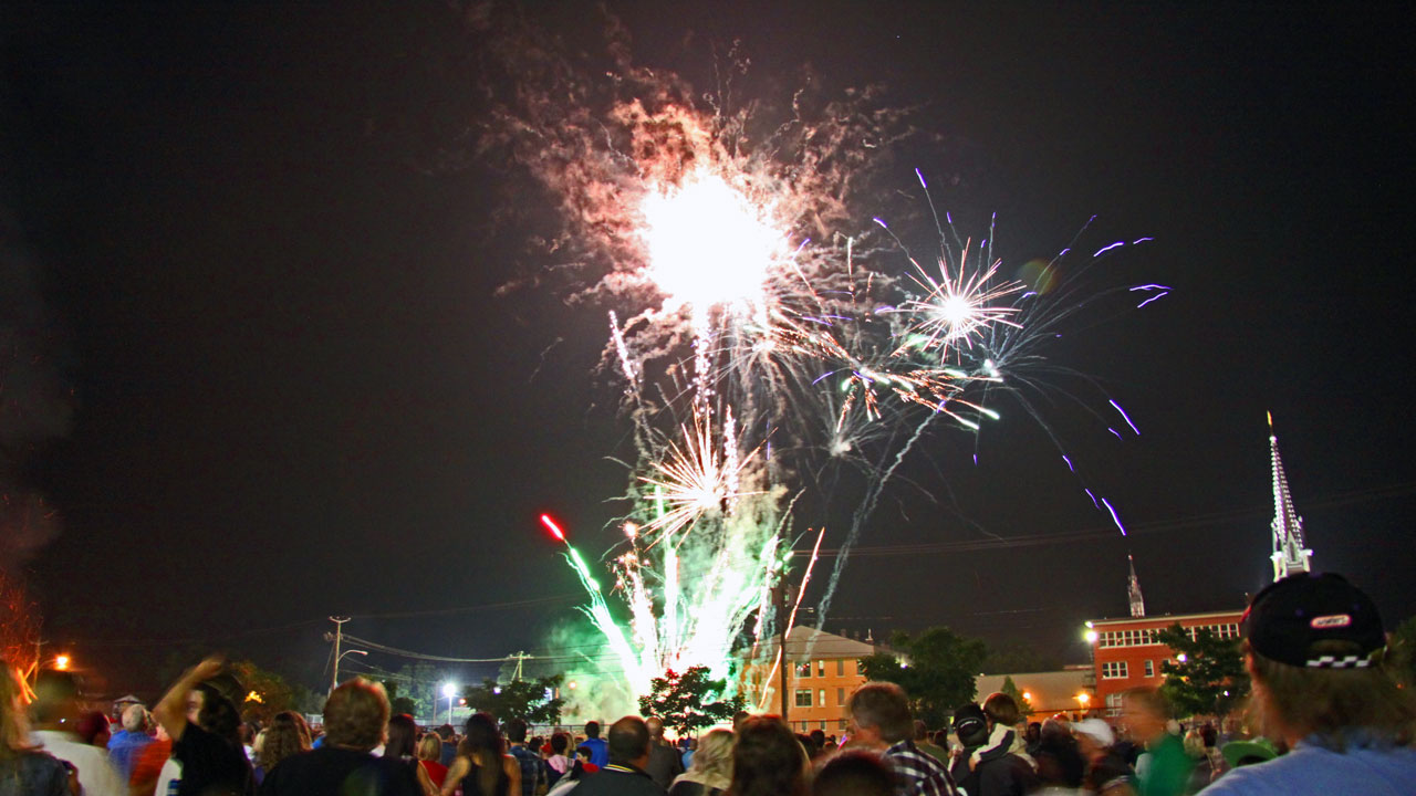 Les feux ont illuminé le centre-ville de Sainte-Marie.