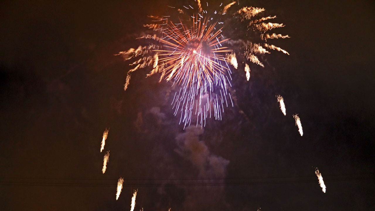 Des feux d'artifice ont été déployés dans le ciel de Sainte-Marie.