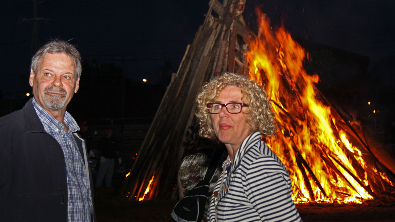 André Spénard et son épouse près du feu