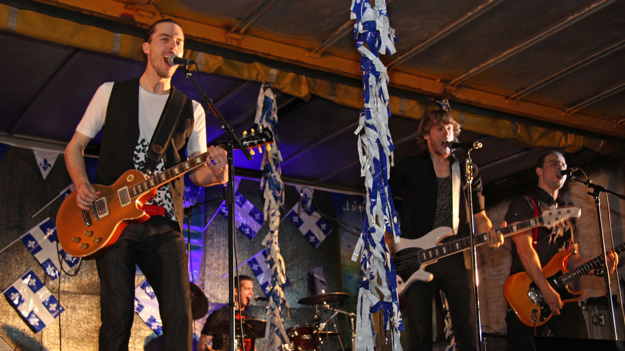 Le groupe Round The Clock à l'oeuvre.