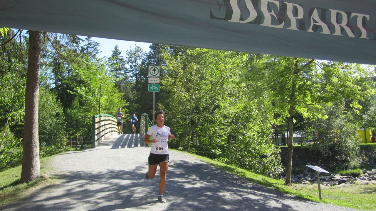 Arrivée de la première femme complétant le 5 km