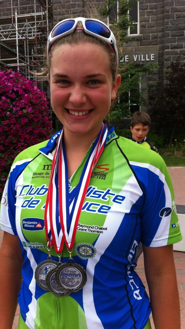 Béatrice Tardif avec ses 3 médailles d'argent.