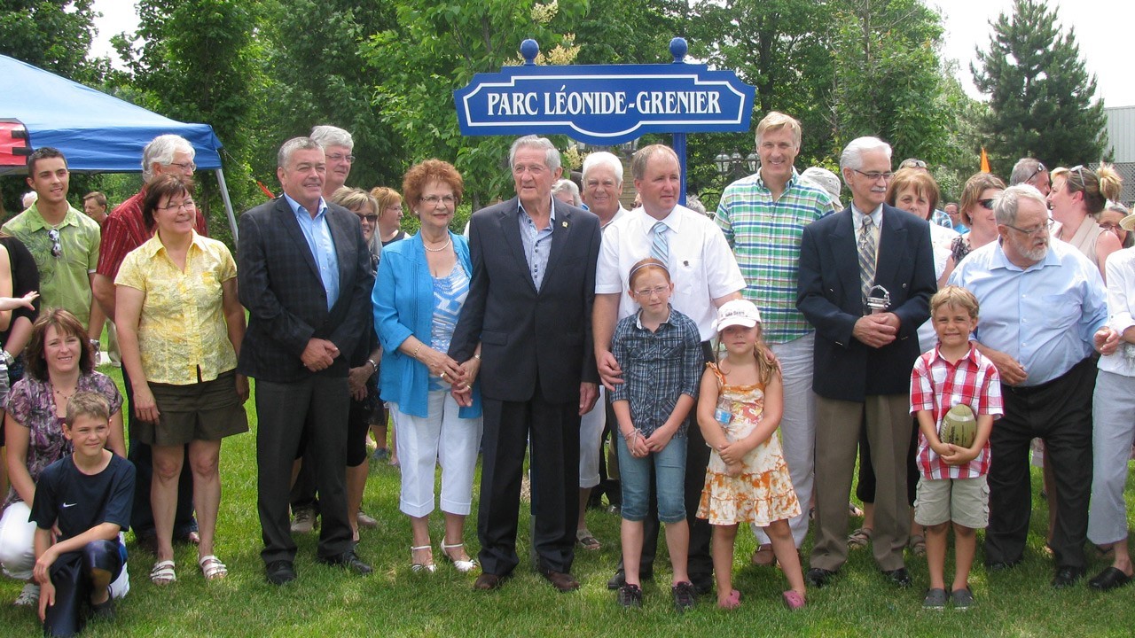 L'ancien maire accompagné d'invités et des membres de sa familles.