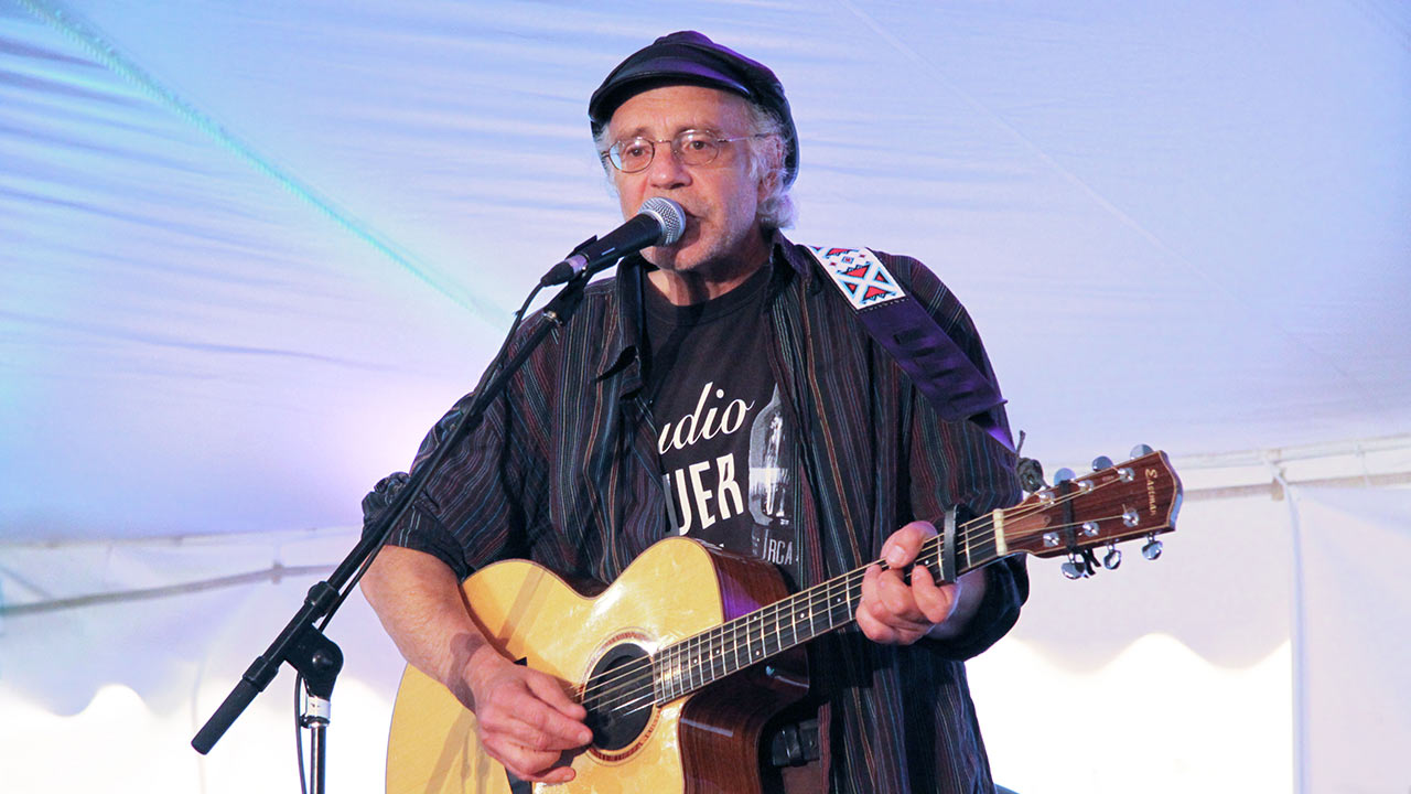 Gilles Sioui en prestation au Cabaret TELUS