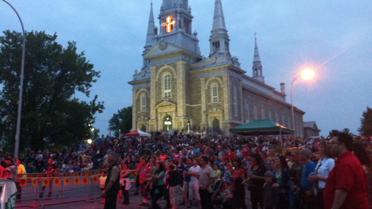 Environ 6000 personnes étaient présentes sur le site lors de la Fête du Canada à Saint-Georges, sans compter les autres citoyens restés de l'autre côté de la rivière.