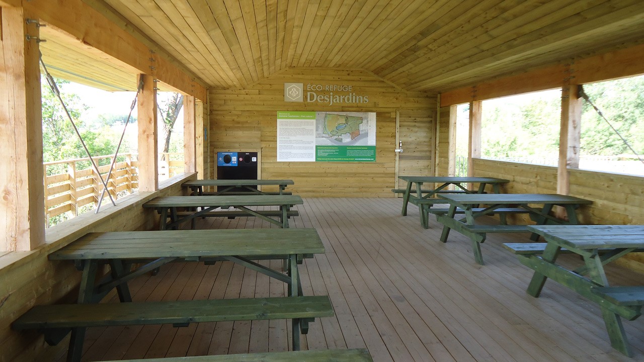 Le parc du Domaine Taschereau est accessible à partir du stationnement voisin de la chapelle Sainte-Anne, tout juste au nord de l'édifice (750, rue Notre-Dame Nord, Ville de Sainte-Marie).