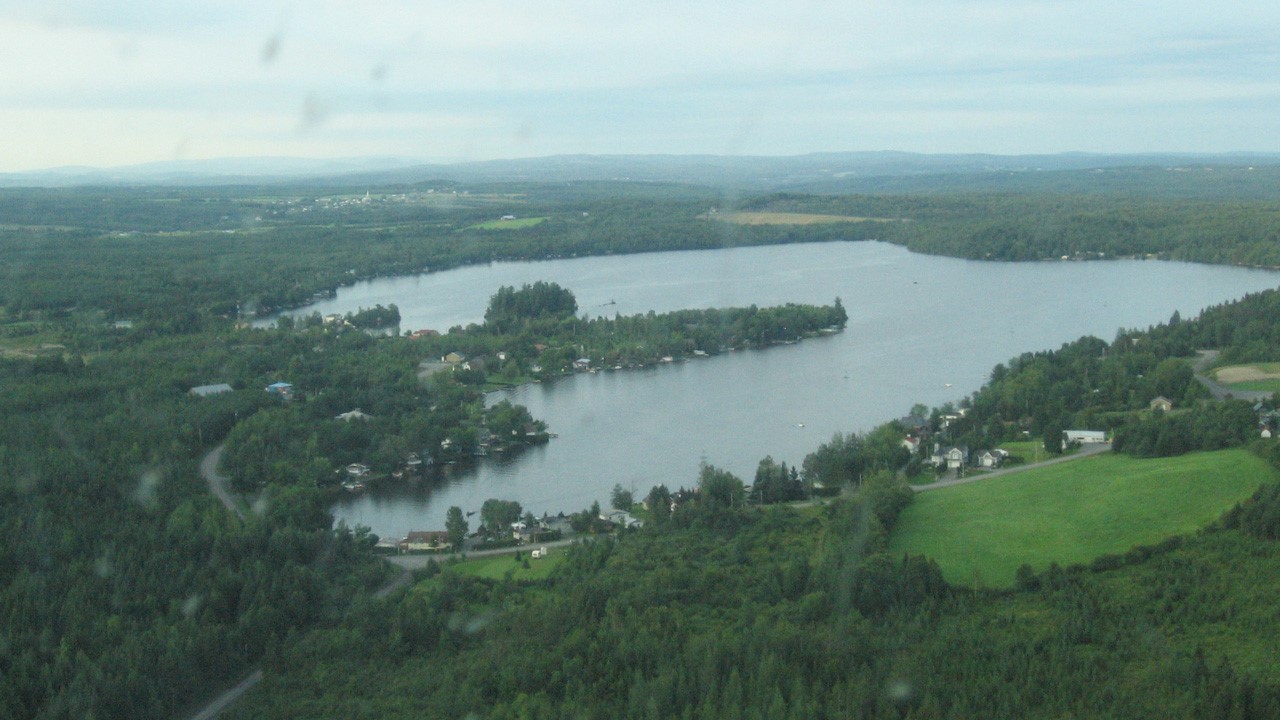 Le lac Fortin aborde les rives de Saint-Victor et de Saint-Alfred