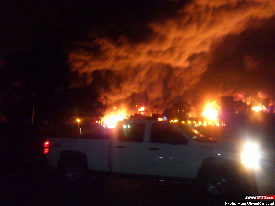 Le centre-ville de Lac Mégantic ravagé par des flammes