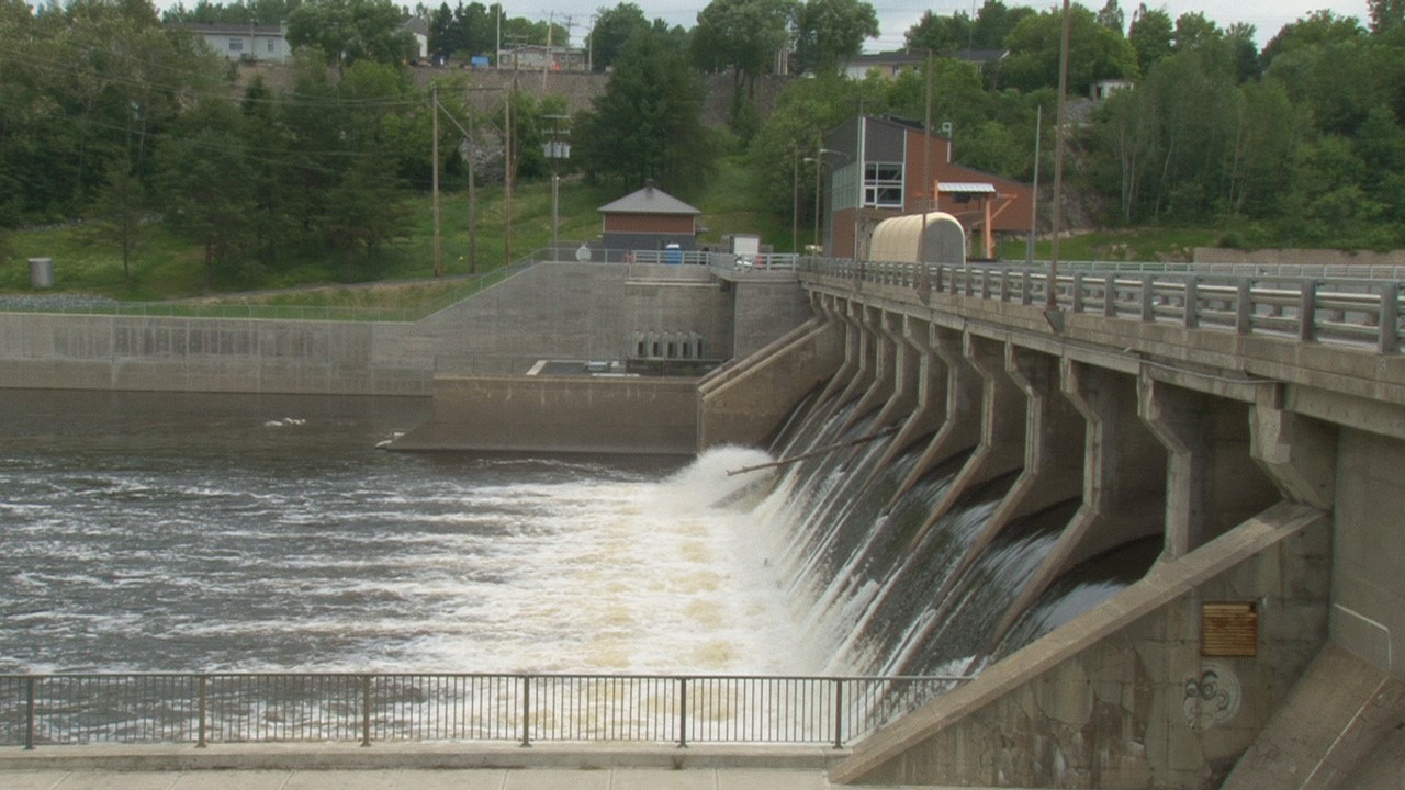 L'approvisionnement en eau potable pour la Ville de Saint-Georges sera effectué à partir du Lac Poulin, et ce, jusqu'à nouvel ordre.