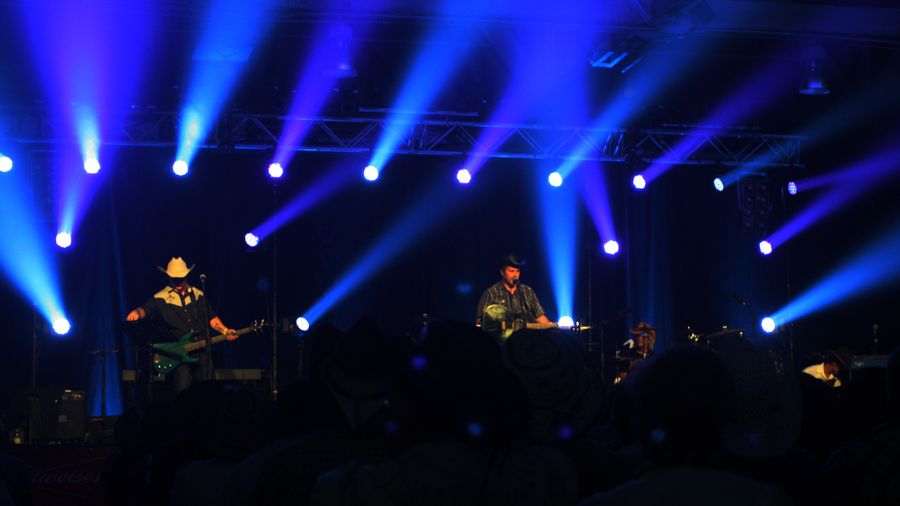 Le groupe Cowboy pendant Nashville en Beauce