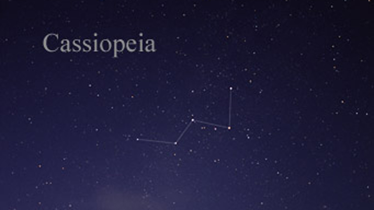 Pour mieux voir les perséides, il faut regarder vers la constellation de Cassiopée (Nord-Est). Image tirée de Wikipédia.