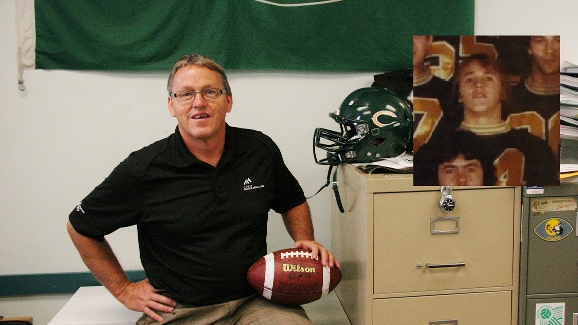 Serge Saint-Hilaire est maintenant responsable des sports au Cegep Beauce-Appalaches. En mortaise: Serge Saint-Hilaire avec les Condors en 1979