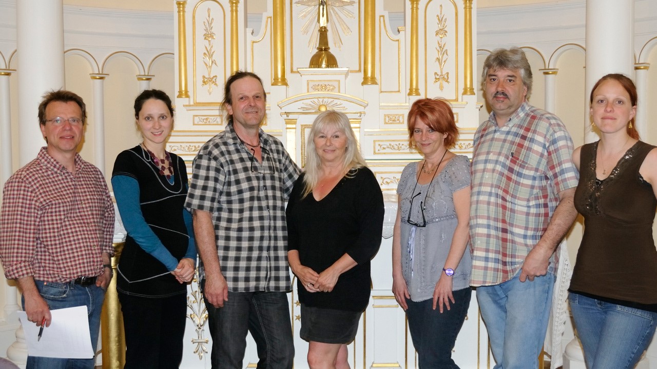 Paul Duval, trésorier et sculpteur, Nadia Mercier, administratrice et sculpteure verrier, Claude Gagné, président et photographe, Lise Bernard, vice-présidente et peintre, Johanne Maheux, secrétaire et peintre, Claude-Félix Pomerleau, administrateur et machiniste artisan, Marie Jacques, administratrice et peintre.