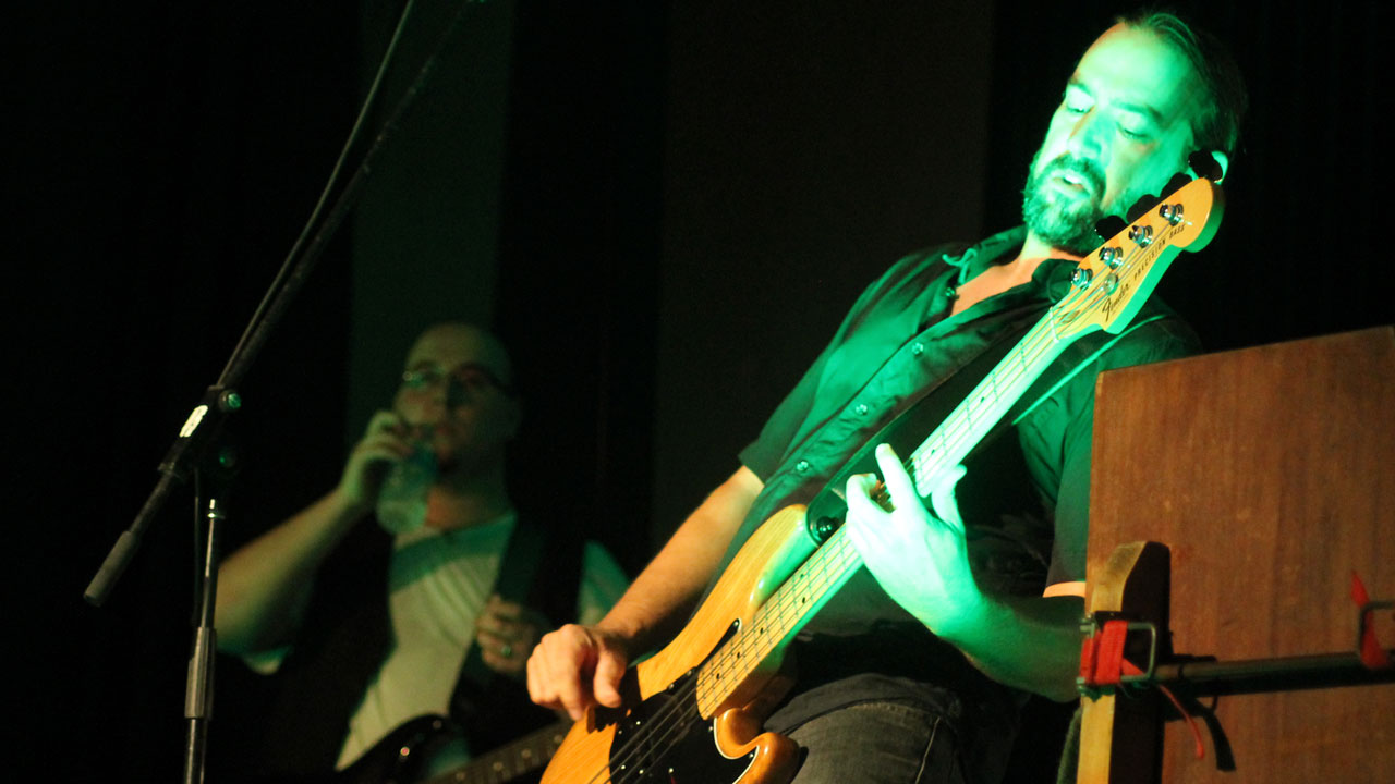 Le bassiste des Bluestorm.