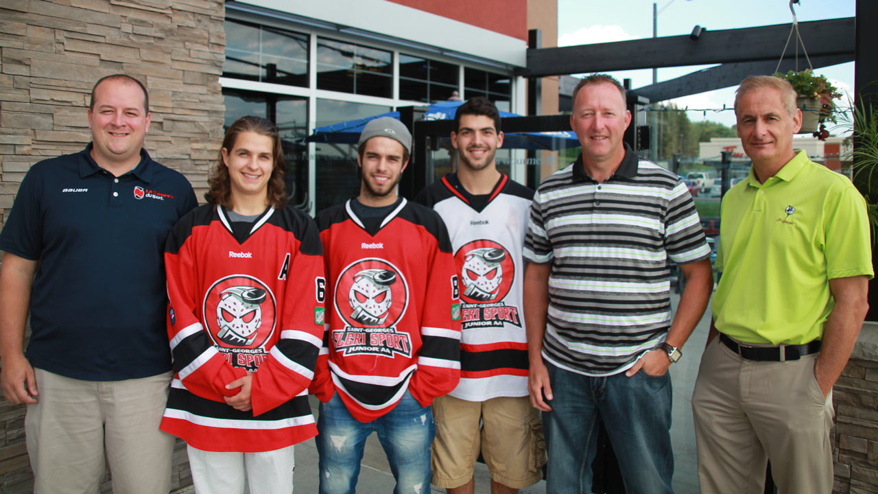 Dave Vallée, propriétaire de la boutique Cléri Sport, Sébastien Garnier, Bobby Poulin, Charles Saucier, Martin Talbot et André Bégin
